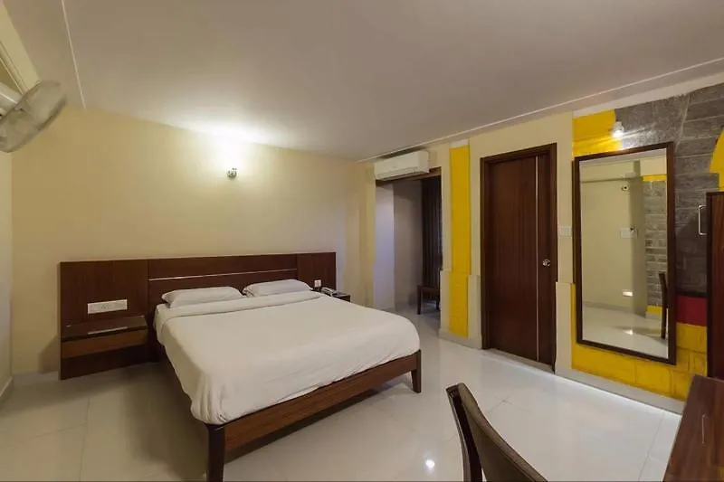 White Orchid Resorts 마이소르 2*,